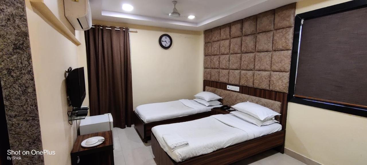 Hotel Metro Palace Bombay