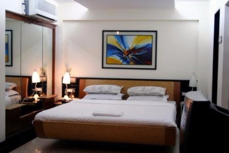 Hotel Metro Palace Bombay