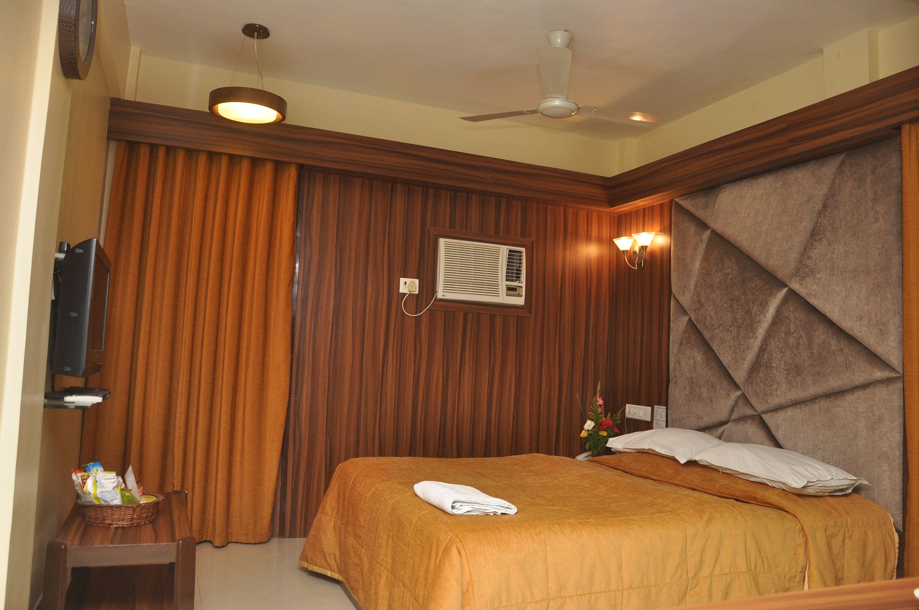 Metro Palace Bandra Hotel