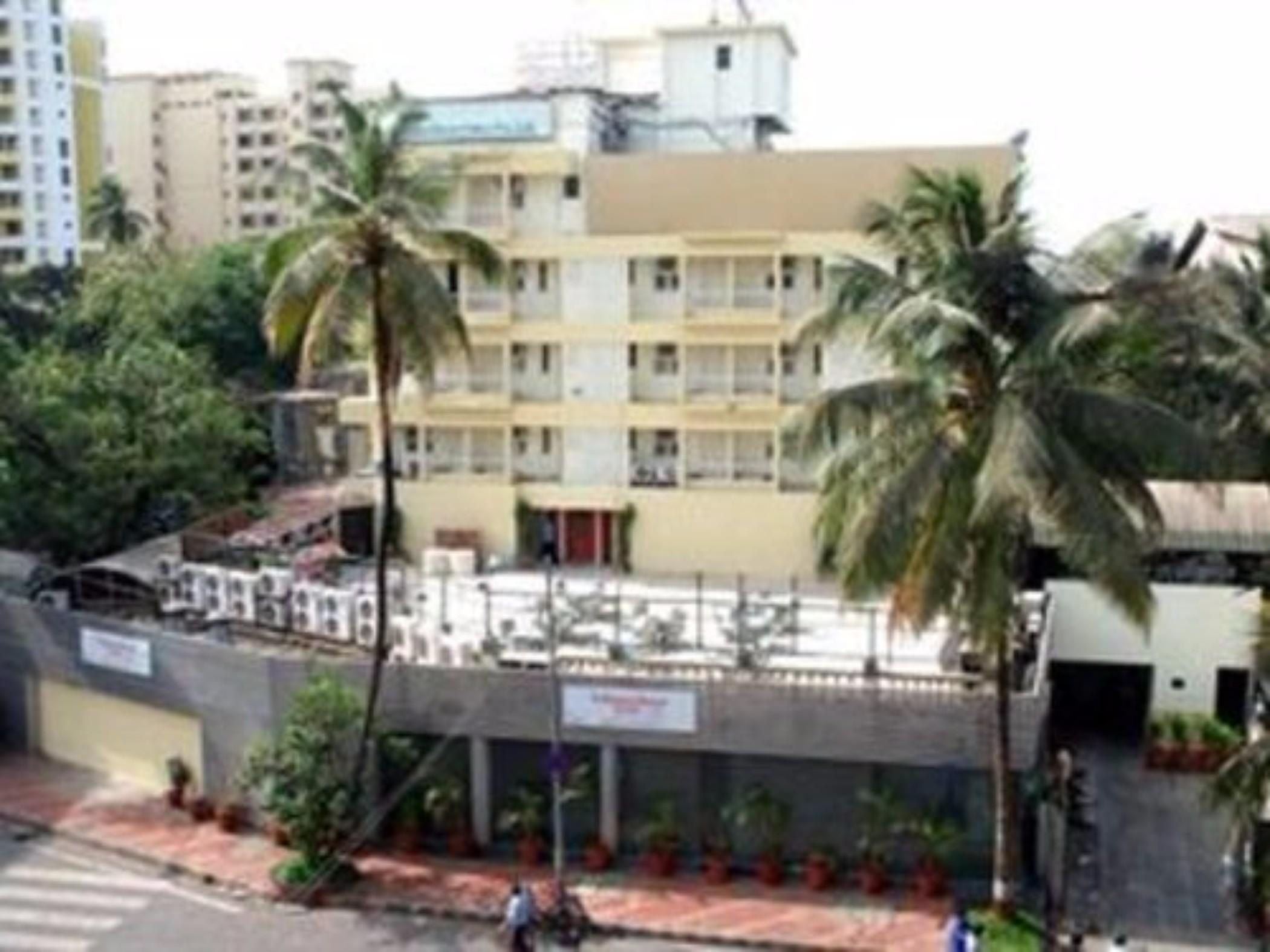 Metro Palace Bandra Hotel 3*